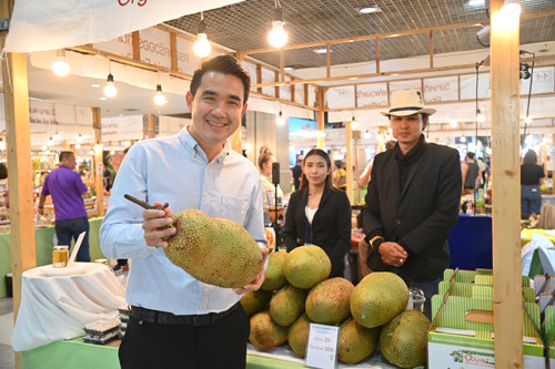 พาณิชย์ร่วมงาน "ของดีชุมพร มหานครผลไม้"
