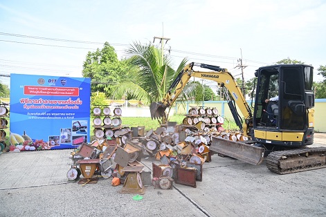 พาณิชย์ทำลายเครื่องชั่งตวงวัดผิดกฎหมายกว่า 13,000 เครื่อง มูลค่า 6.5 ล้านบาท ไม่ให้นำกลับมาใช้