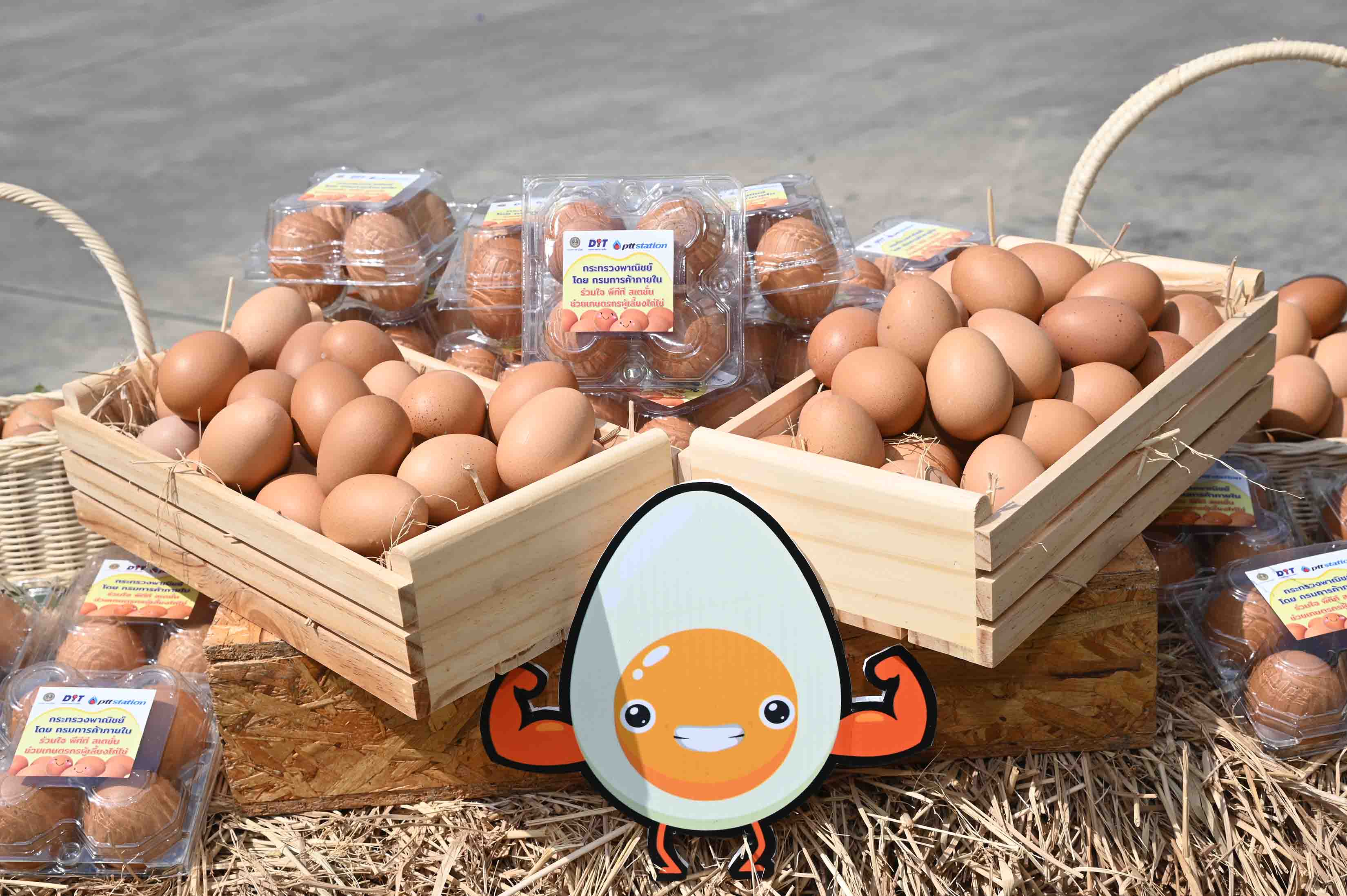 กรมการค้าภายในร่วมมือปั๊มน้ำมัน ช่วยเหลือเกษตรกรผู้เลี้ยงไข่ไก่