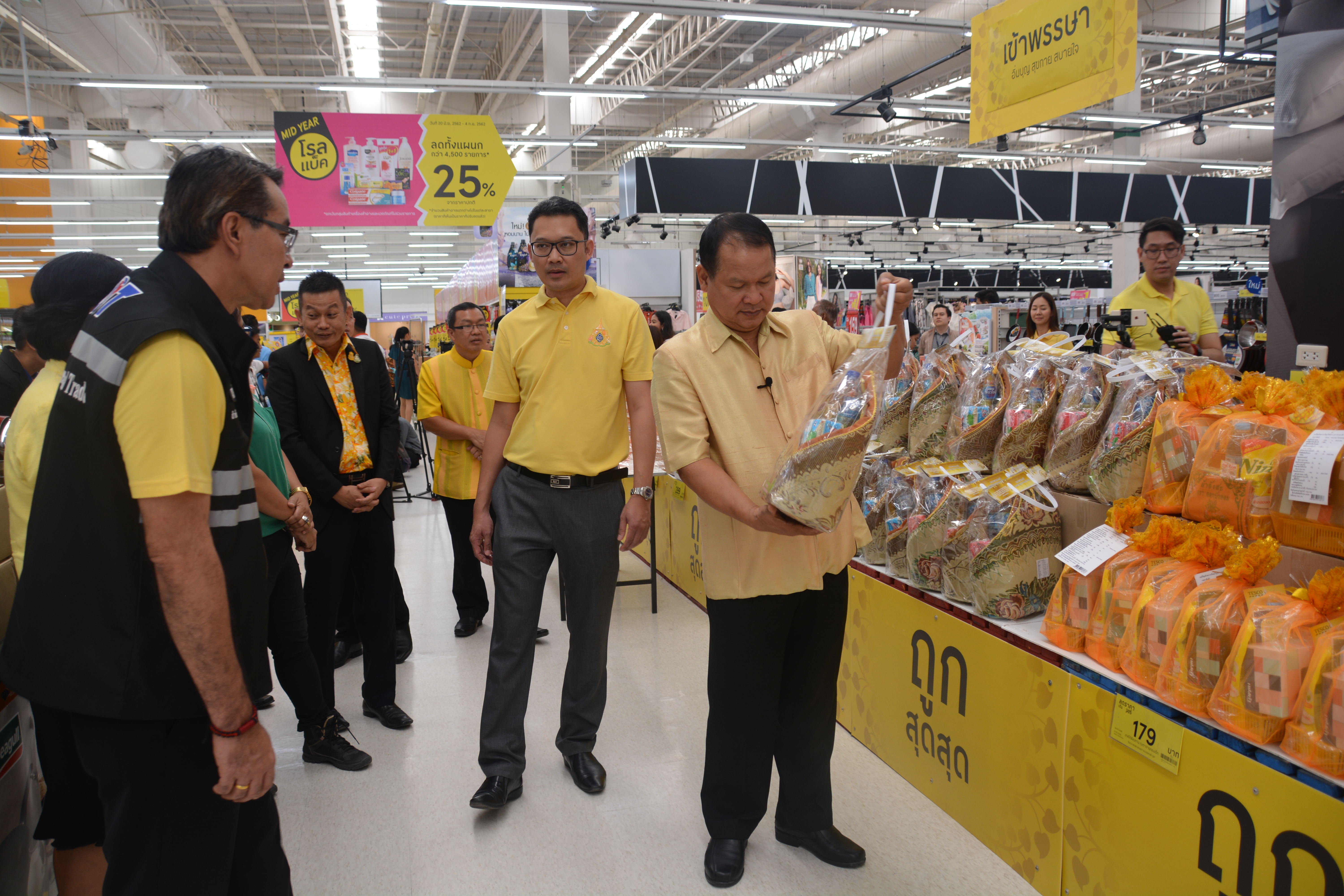 อธิบดีลงพื้นที่ตรวจสอบการจำหน่ายชุดสังฆทาน