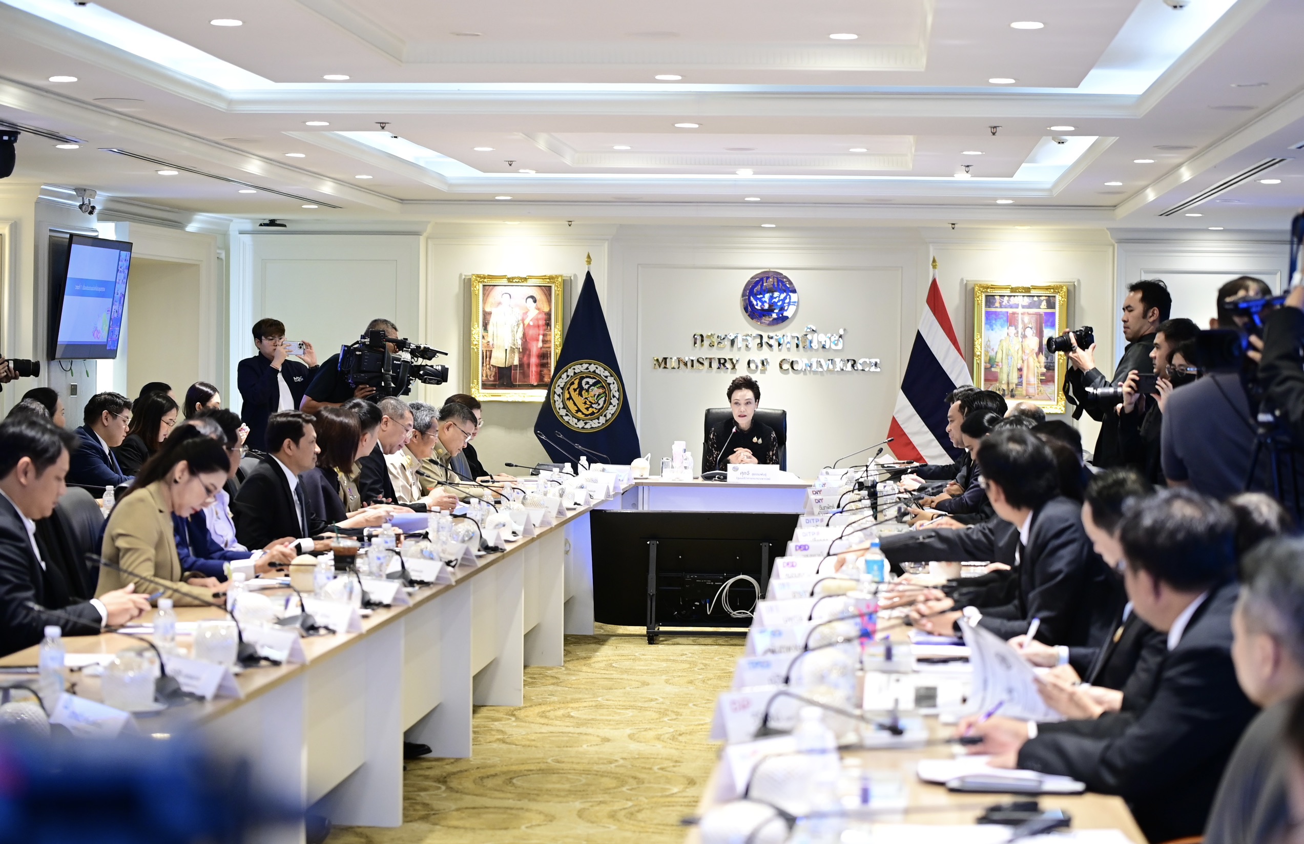 ข่าวเลขที่ 82/2569 พาณิชย์ ลุยแผนบริหารผลไม้ปี 69 ครบวงจรต้นน้ำ–ปลายน้ำ ดันตลาดในประเทศ–ส่งออก พร้อมวางยุทธศาสตร์สินค้าเกษตรยั่งยืน 5 ปี ยกระดับไทยสู่ผู้นำตลาดโลก พร้อมเตรียม kickoff  “Thailand : The Land of Tropical Fruits” (2 มีนาคม 2569)