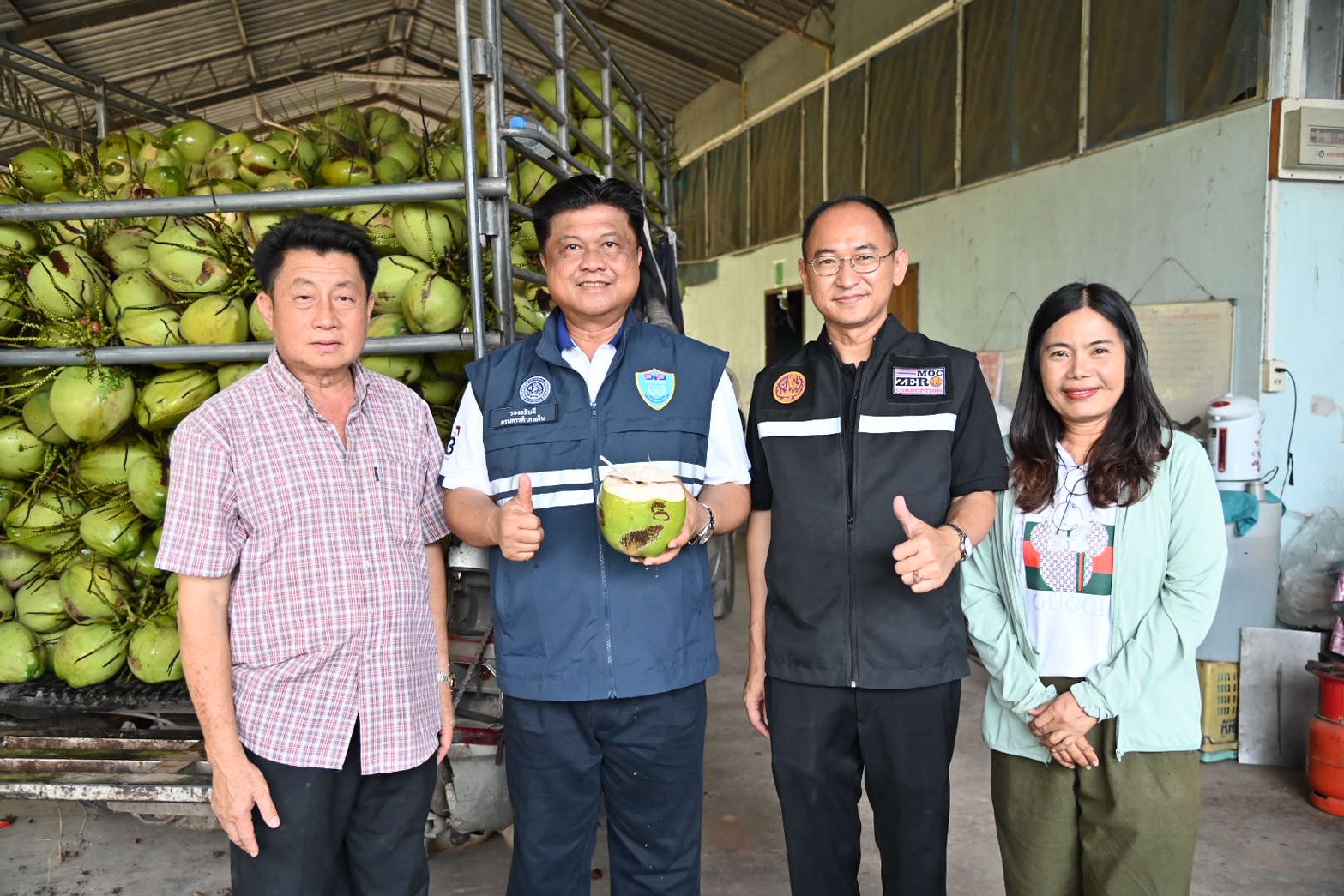 DIT ลงพื้นที่จังหวัดราชบุรี ติดตามสถานการณ์รับซื้อและจำหน่ายมะพร้าวน้ำหอม 