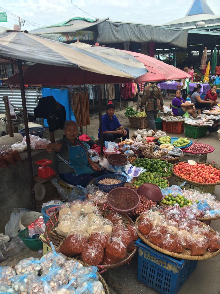 33549_บริเวณด้านหน้าตลาด.jpg