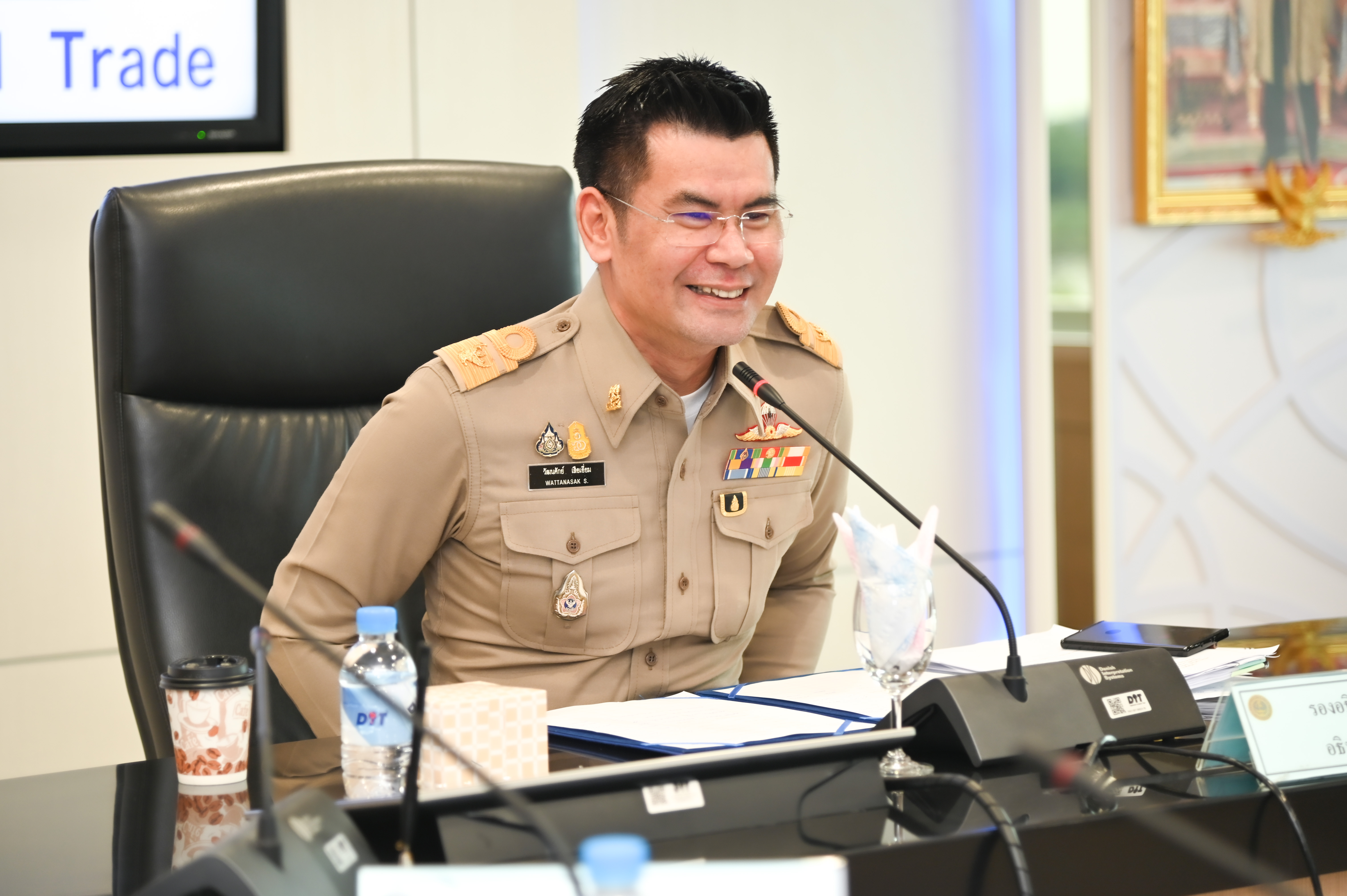 อธิบดีกรมการค้าภายในประชุมหารือแก้ไขข้าวเหนียวตกต่ำ