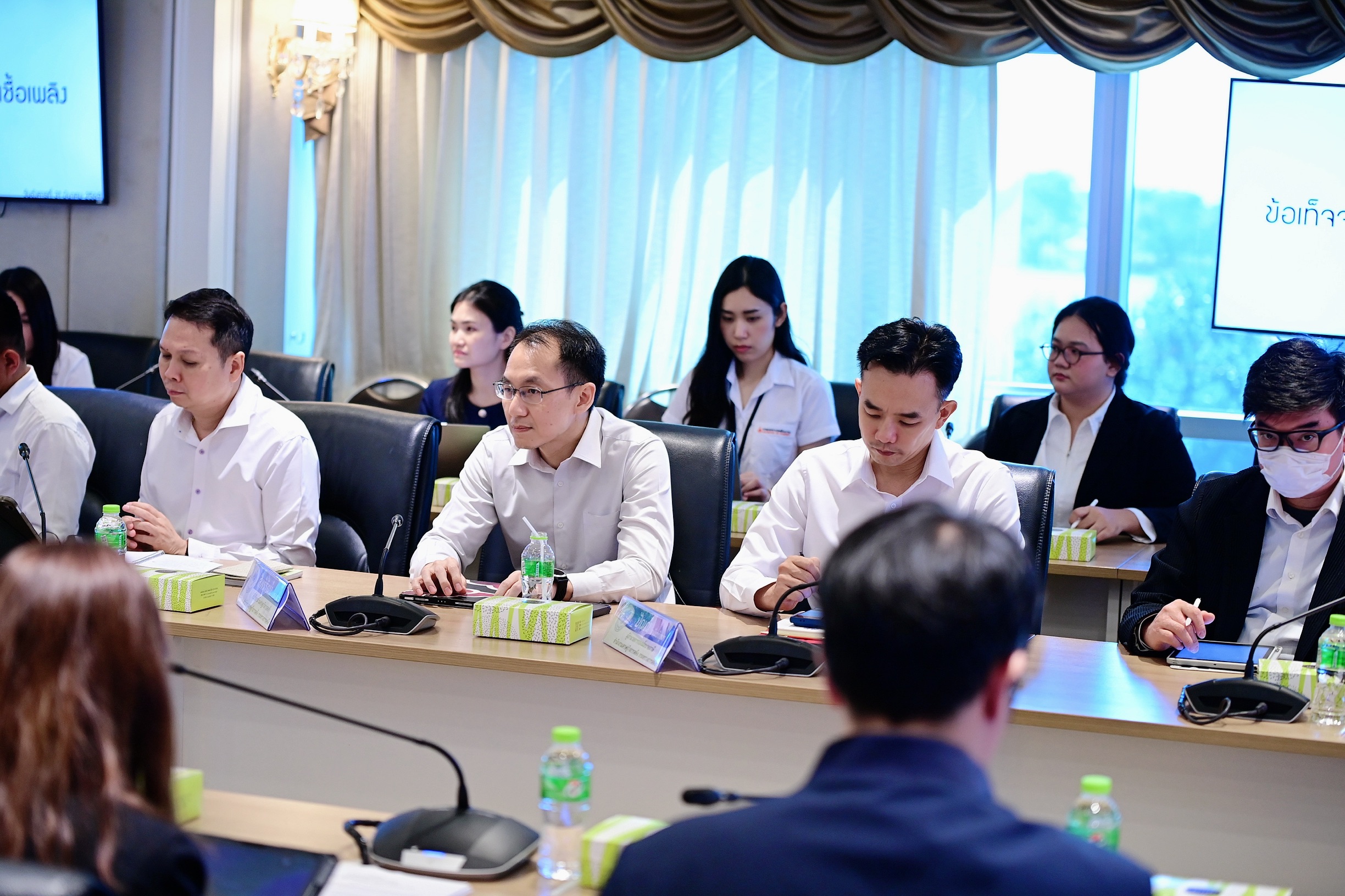 ข่าวเลขที่ 102/2569 พาณิชย์-พลังงาน-คลัง ผนึกกำลังดูแลประชาชน รับมือราคาน้ำมันผันผวน เร่งลดผลกระทบค่าครองชีพอย่างใกล้ชิด (1 เมษายน 2569)