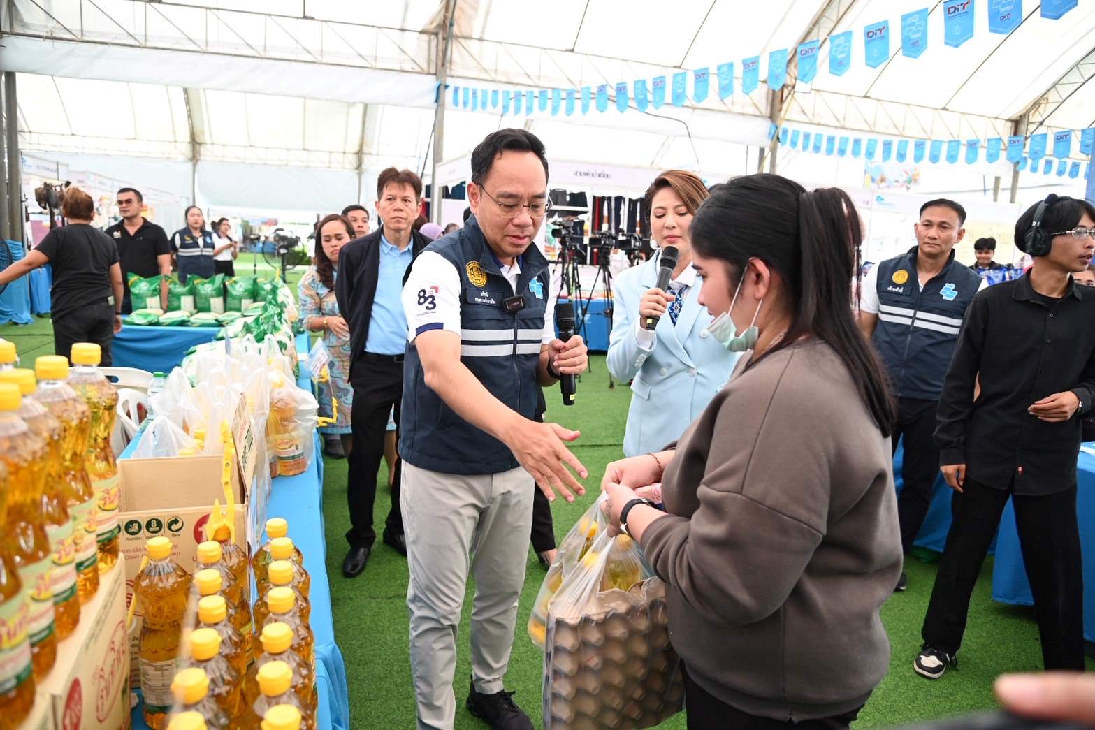 “DIT” จัดมหกรรมธงฟ้า @สงขลา จับจ่ายคึกคัก 3 วัน ลดค่าครองชีพ พร้อมกระตุ้นเศรษฐกิจชุมชน 