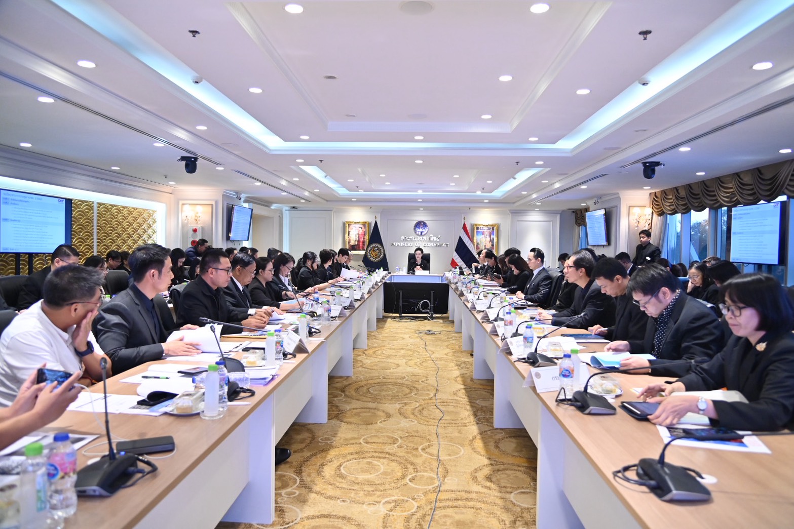 ข่าวเลขที่ 34/2569 พาณิชย์ประชุม นบขพ. เดินหน้าดูแลข้าวโพดเลี้ยงสัตว์ทั้งระบบ คงมาตรการรับซื้อ–ปูพรมตรวจเข้มฤดูกาล 68/69 (15 พฤศจิกายน 2568)