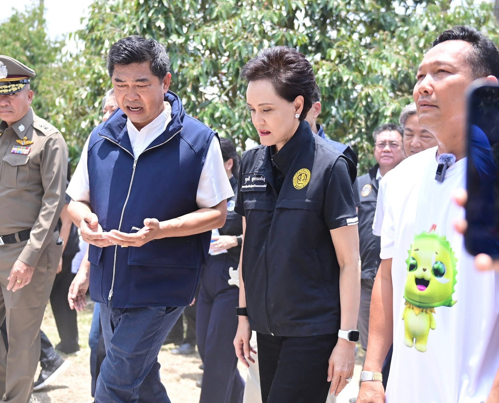 ข่าวเลขที่ 127/2569 “พาณิชย์“ ห่วงชาวสวนจันทบุรี สั่งเร่งสำรวจความเสียหายและช่วยเหลือเกษตรกรโดยเร็วที่สุด (1 พฤษภาคม 2569)