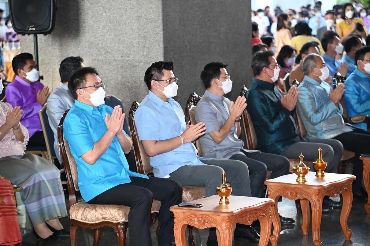 พิธีตักบาตรทำบุญเพื่อถวายพระพรชัยมงคลแด่สมเด็จพระเจ้าลูกเธอเจ้าฟ้าพัชรกิติยาภา