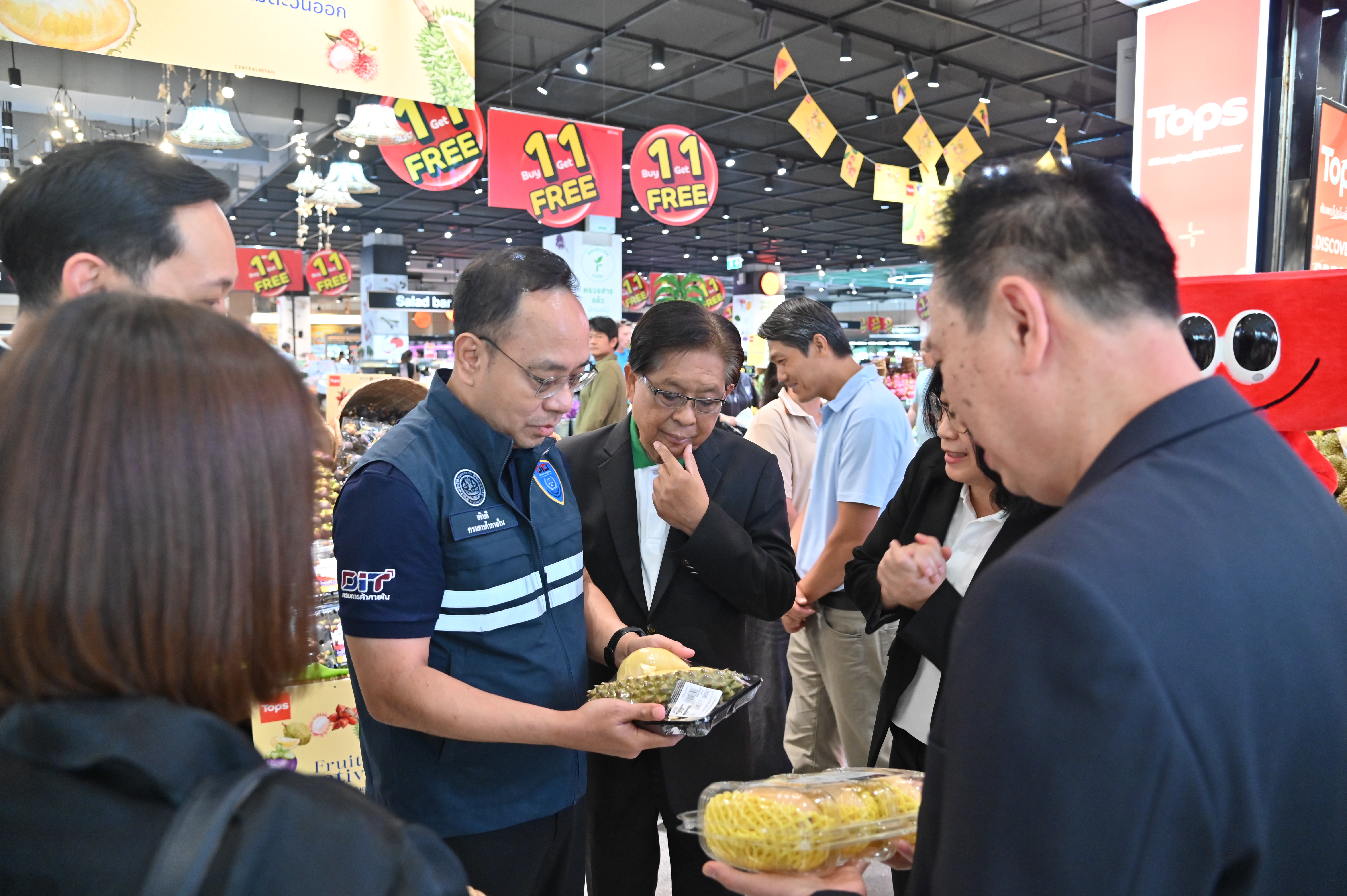 ข่าวเลขที่ 147/2569 กรมการค้าภายใน ขับเคลื่อน “Thailand : The Land of Tropical Fruits 2026” ดันผลไม้สดจากสวนสู่เมือง ผนึกท็อปส์ 760 สาขา รับซื้อผลไม้ภาคตะวันออกเพิ่ม 37% (26 พฤษภาคม 2569)