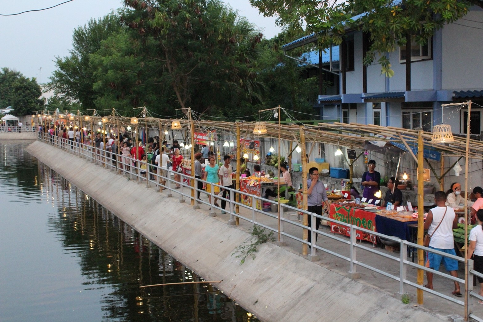 67576_บริเวณตลาด.jpg