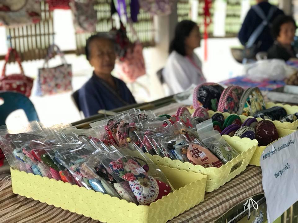 67872_แผงค้าของฝาก.jpg