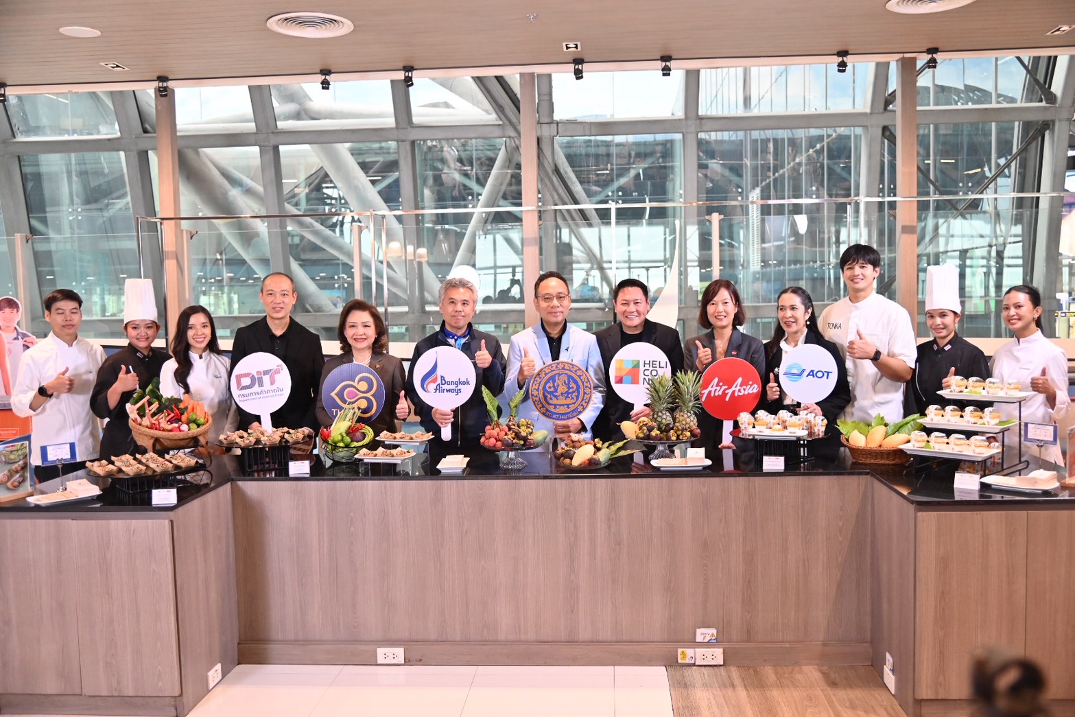 ข่าวเลขที่ 142/2569 พาณิชย์เปิดรันเวย์ใหม่ให้เกษตรไทย ดึง MasterChef ปั้นเมนูเชฟ เสิร์ฟบนฟ้า–ในเลาจน์ 3 สายการบินใหญ่ (20 พฤษภาคม 2569)