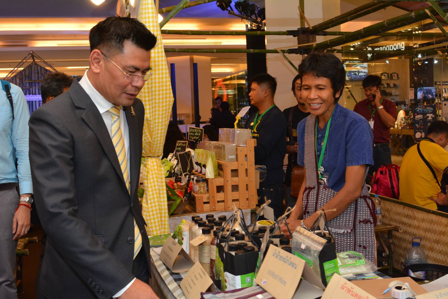 งานแสดงและจำหน่ายสินค้าหมู่บ้านทำมาค้าขาย
