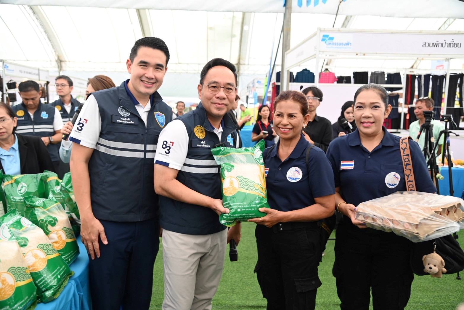 “DIT” จัดมหกรรมธงฟ้า @สงขลา จับจ่ายคึกคัก 3 วัน ลดค่าครองชีพ พร้อมกระตุ้นเศรษฐกิจชุมชน 