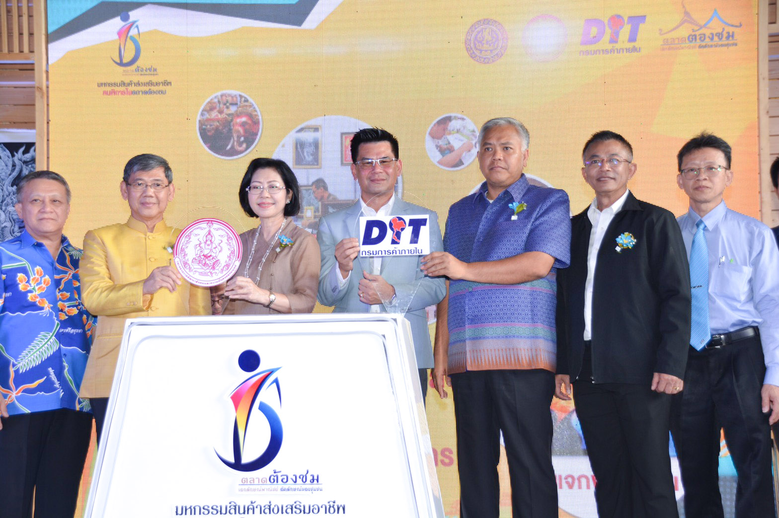 รองอธิบดีร่วมพิธีเปิดงาน “มหกรรมสินค้าส่งเสริมอาชีพคนพิการในตลาดต้องชม” 