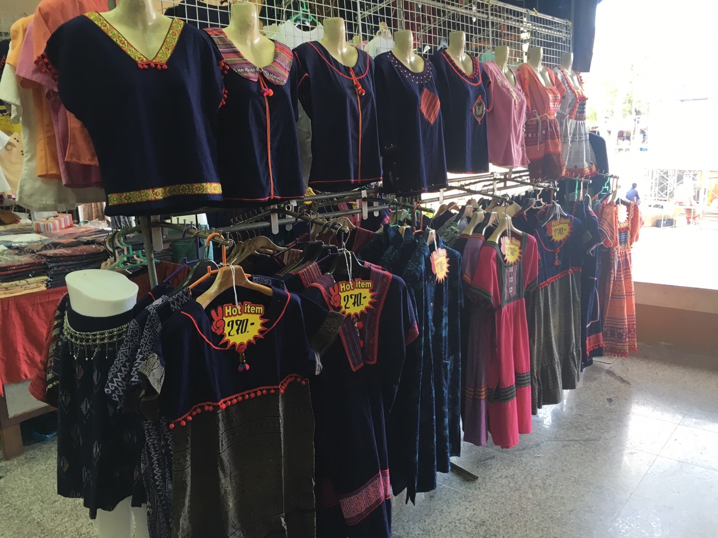21824_แผงค้า เสื้อผ้า.jpg