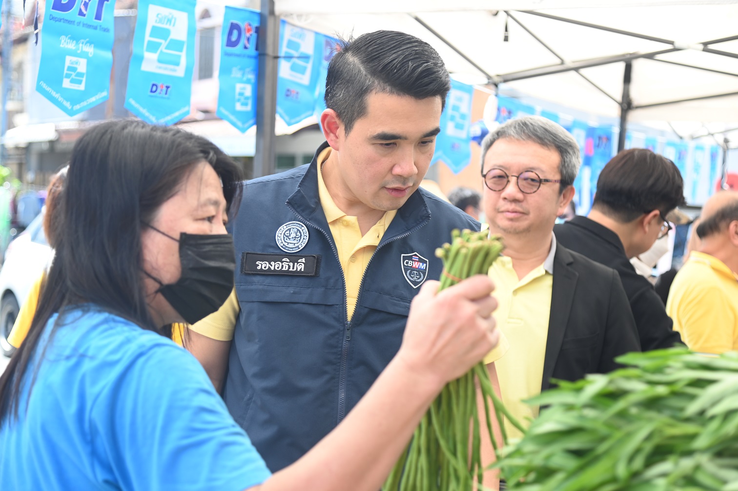 พาณิชย์ติดตามราคาผัก พบราคาลดลงแล้ว พร้อมกระจายผักผ่านโมบายธงฟ้า