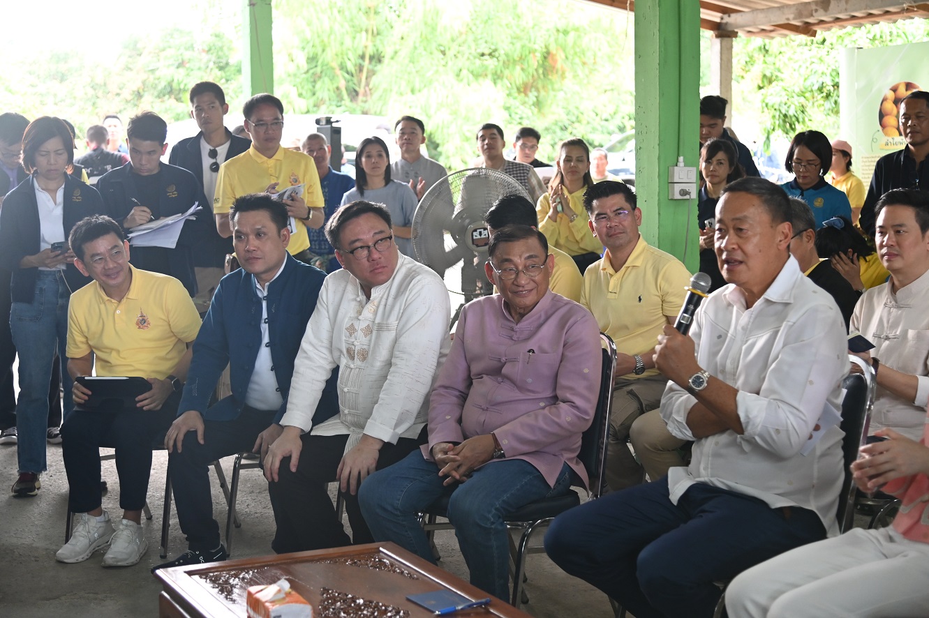 พาณิชย์ร่วมลงพื้นที่กับนายกรัฐมนตรีติดตามสถานการณ์ลำไย