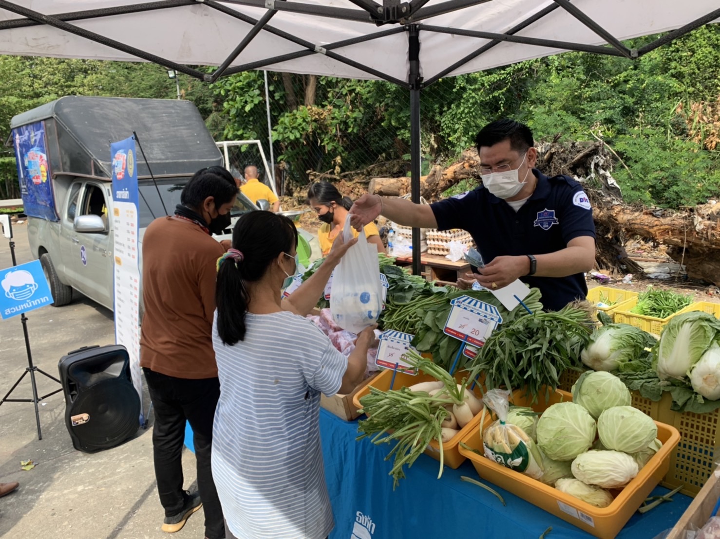  อธิบดีกรมการค้าภายในตรวจติดตามการจำหน่ายสินค้า Mobile พาณิชย์ ลดราคา ช่วยประชาชน