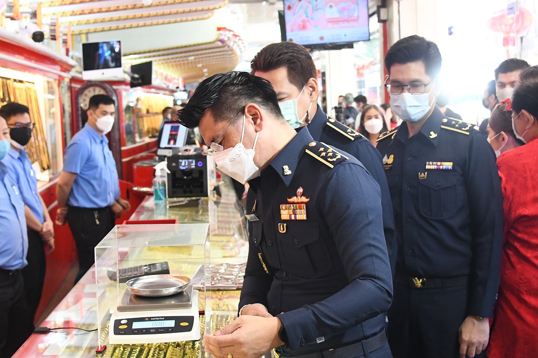 อธิบดีกรมการค้าภายในตรวจติดตามสถานการณ์ราคาสินค้าและปริมาณสินค้าในช่วงเทศกาลตรุษจีน