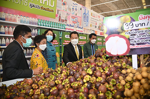 รองอธิบดีฯ ติดตามการส่งเสริมการจำหน่ายและบริโภคผลไม้ ตามโครงการบริหารจัดการผลไม้ ปี 2564