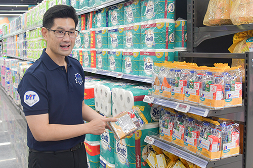 พาณิชย์ติดตามสถานการณ์ราคาสินค้าก่อนช่วงเทศกาลสงกรานต์ พร้อมตรวจความเที่ยงตรงเครื่องชั่ง และมาตรวัดน้ำมันเชื้อเพลิง