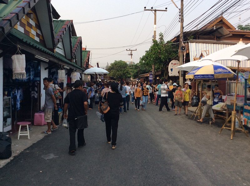 45438_ทางเดินด้านหน้าตลาด.jpg