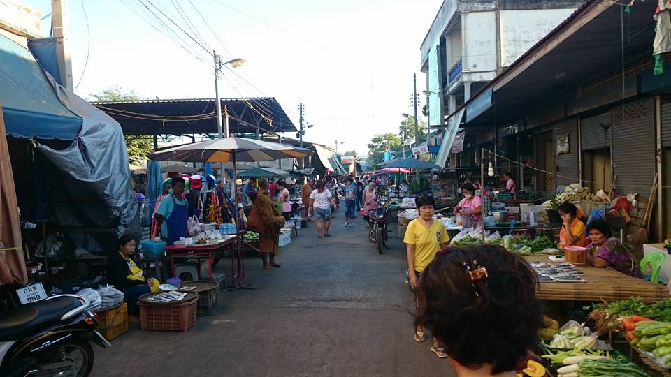 44328_ด้านหน้าตลาด.jpg