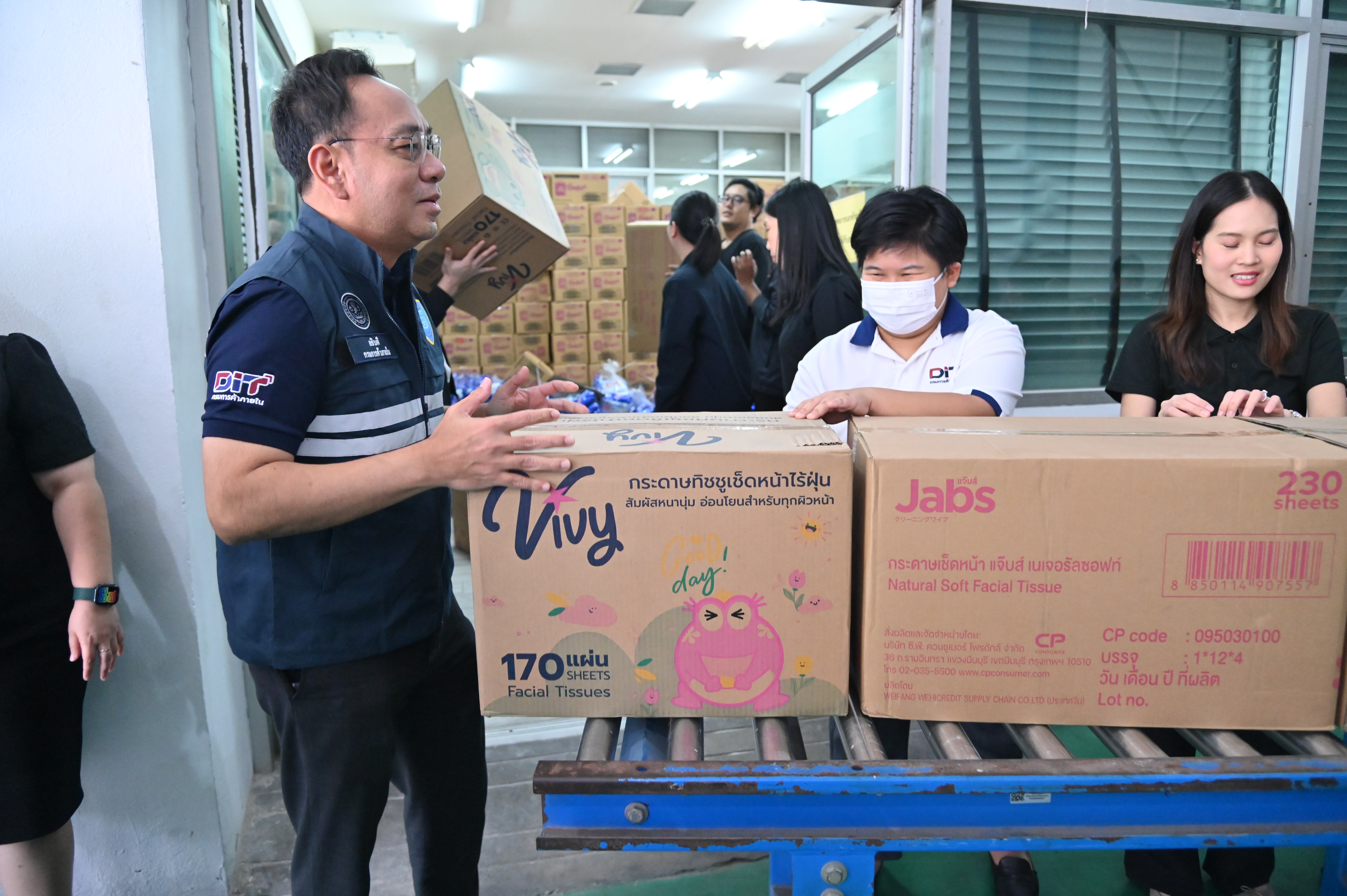 DIT ส่งมอบสิ่งของอุปโภคบริโภคจำเป็น ช่วยเหลือผู้ประสบภัยน้ำท่วมภาคใต้