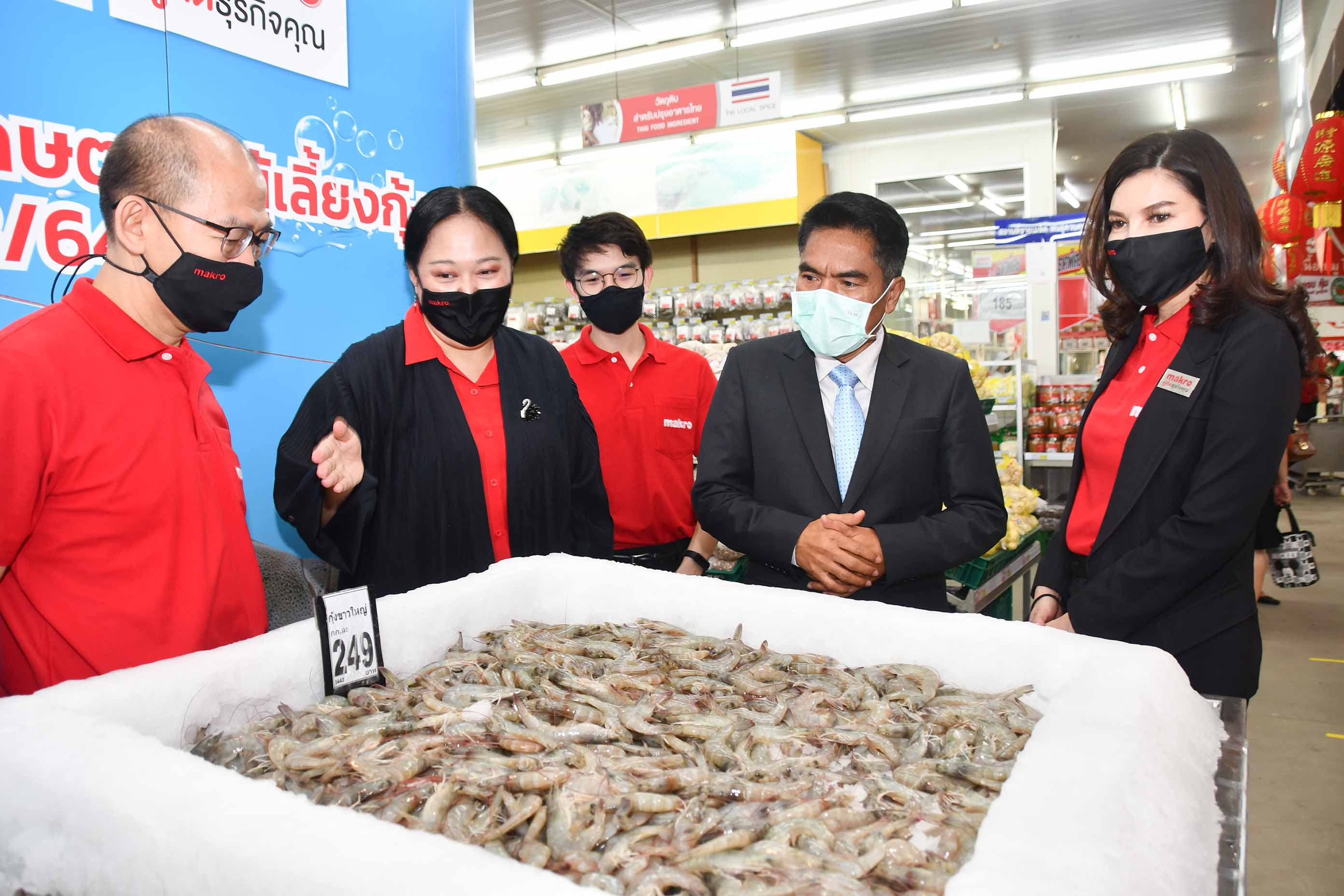 รองอธิบดีกรมการค้าภายใน ตรวจติดตามการรณรงค์ส่งเสริมการบริโภคกุ้ง