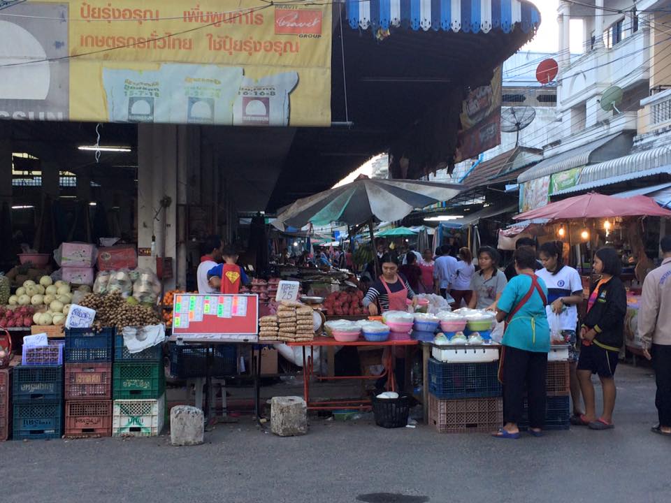23101_ด้านหน้าตลาด.jpg