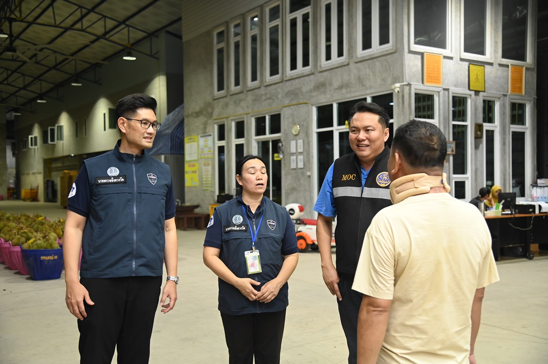 “พาณิชย์” ตรวจเครื่องชั่งล้งรับซื้อทุเรียนตะวันออก จันทบุรี-ระยอง-ตราด เน้นย้ำการติดป้ายแสดงราคาชัดเจน รักษาความเป็นธรรมแก่เกษตรกร