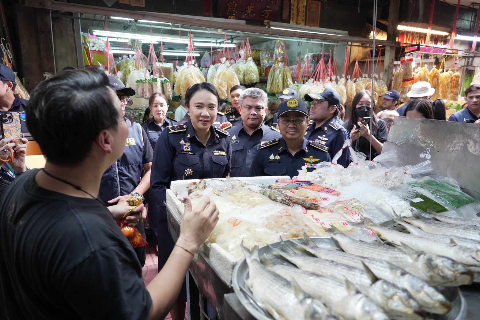 ข่าวเลขที่ 75/2569 พาณิชย์ตรวจเข้ม คุมราคาตรุษจีน–เครื่องชั่งทอง พบสินค้าส่วนใหญ่ราคาลดลง (13 กุมภาพันธ์ 2569)