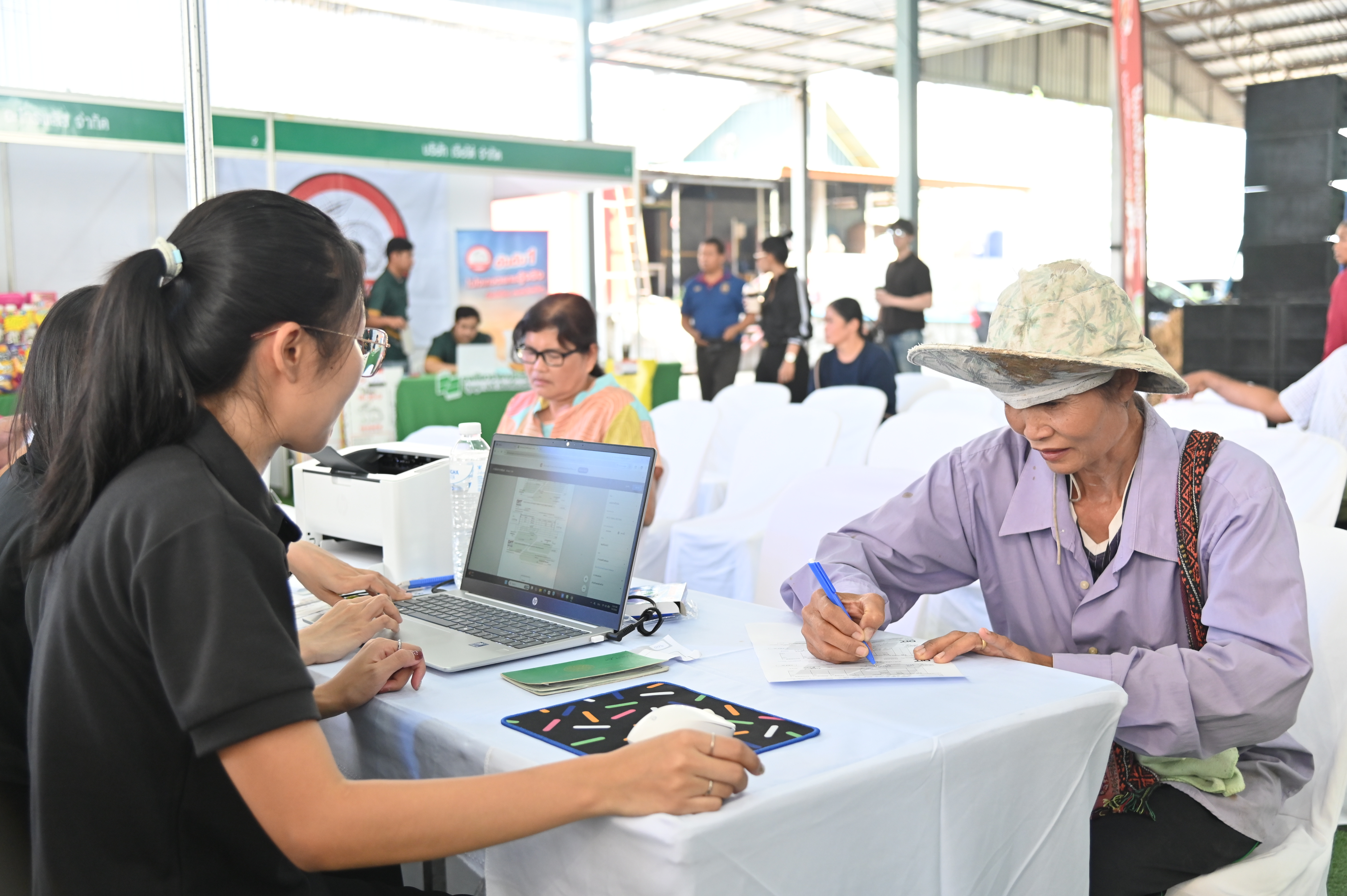 ข่าวเลขที่ 133/2569 เริ่มแล้ว! พาณิชย์จัดงาน "ธงเขียวราคาประหยัดพลัส" จ.กำแพงเพชร ช่วยลดต้นทุนเกษตรกร สูงสุด 2,100 บาทต่อครัวเรือน (6 พฤษภาคม 2569)