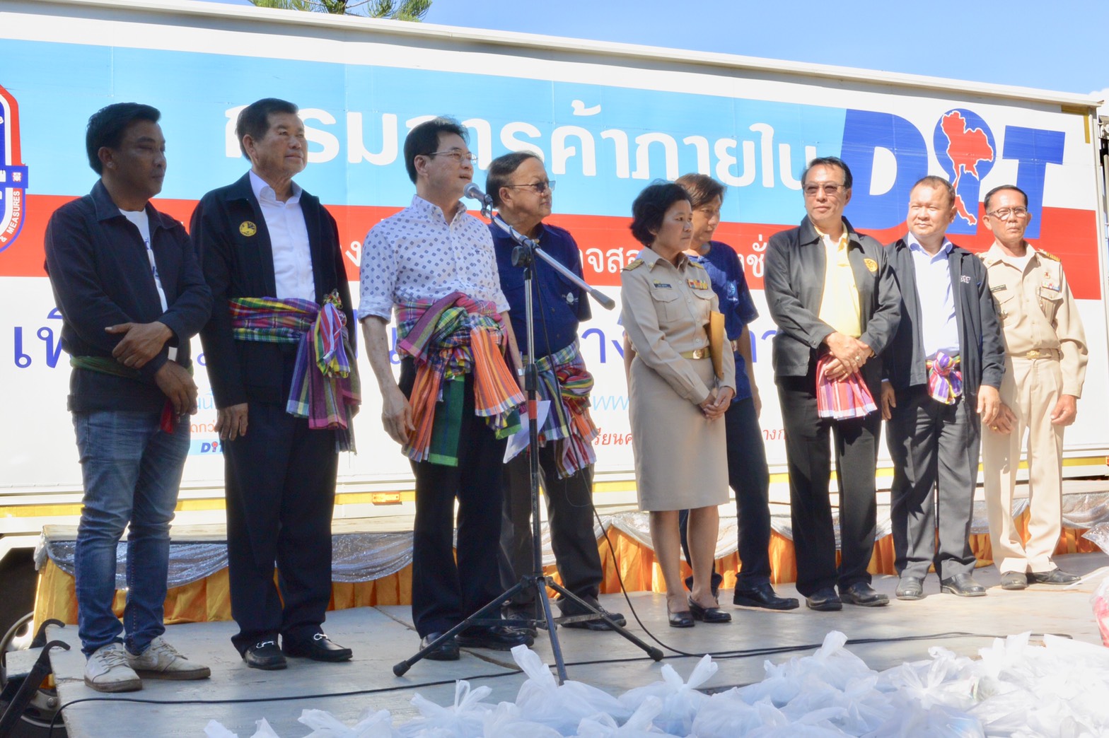 ลงพื้นที่มอบสิ่งของช่วยเหลือผู้ประสบอุทกภัยภาคตะวันออกเฉียงเหนือ