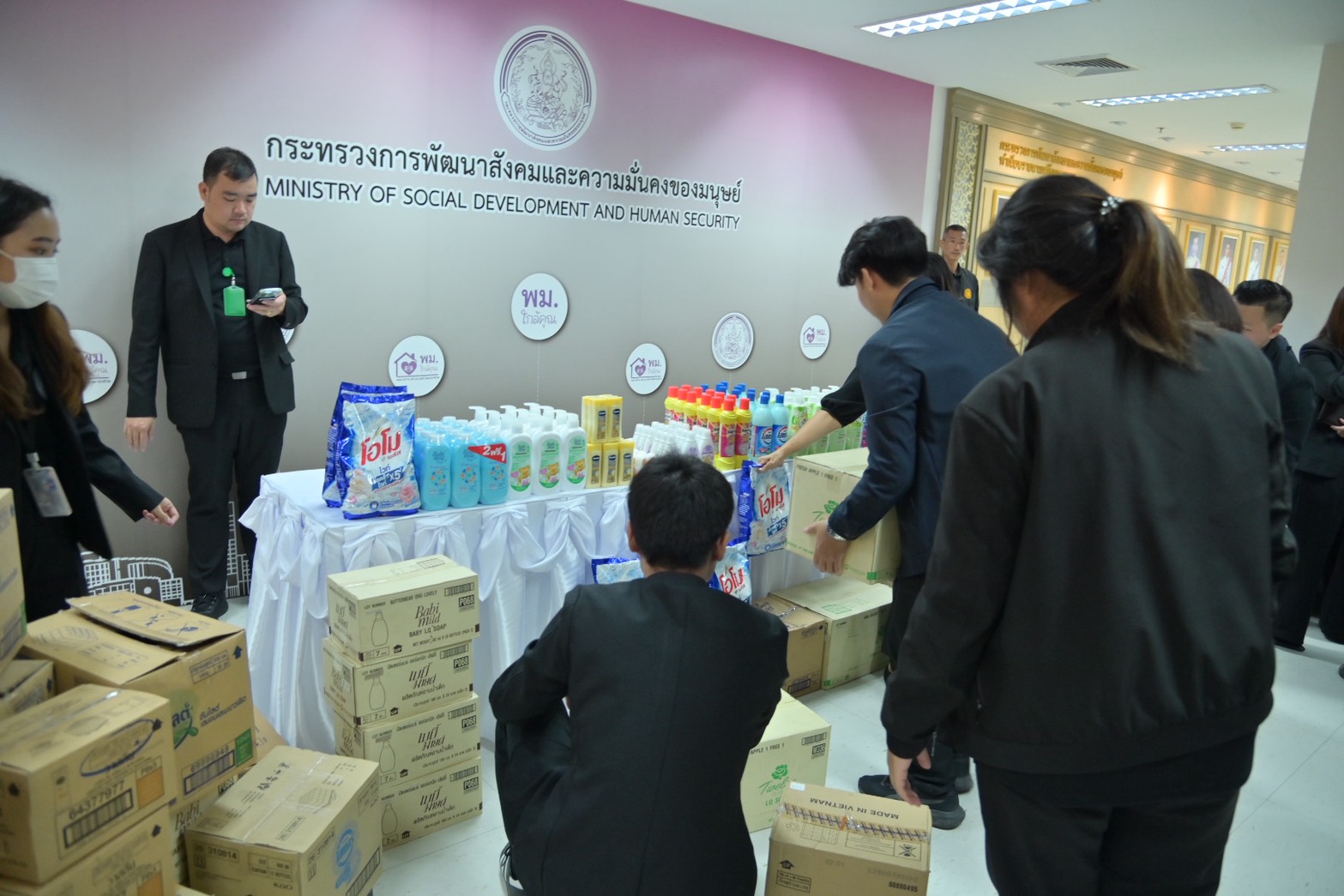 ค้าภายใน จับมือ พัฒนาสังคมและความมั่นคงของมนุษย์มอบสิ่งของอุปโภคบริโภคหนุนช่วยเหลือกลุ่มเปราะบาง