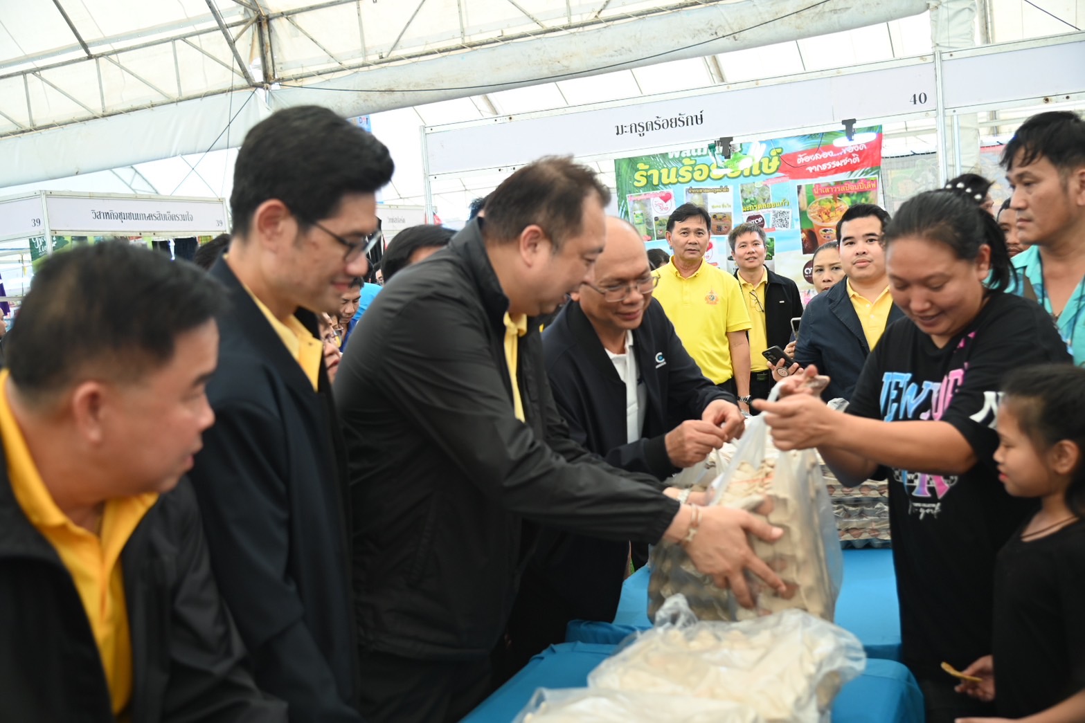 พาณิชย์เปิดงานธงฟ้าราคาประหยัดจ.ชลบุรี