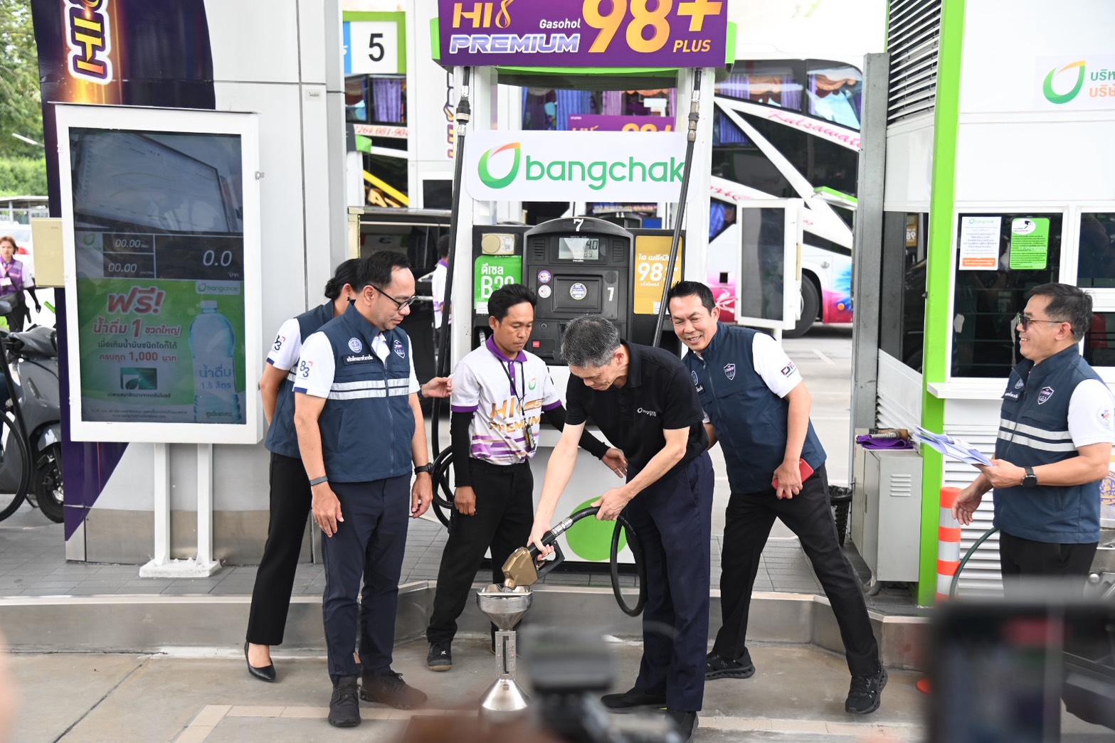 ข่าวเลขที่ 181/2569 กรมการค้าภายใน ยกระดับมาตรฐานหัวจ่ายน้ำมัน มอบป้าย “สีทอง” สร้างความเชื่อมั่นผู้บริโภค เดินหน้าขยายสถานีบริการมาตรฐานทั่วประเทศ (10 กรกฎาคม 2569)