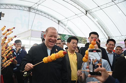 ธงฟ้าเชียงรายคึกคัก!  พาณิชย์นำสินค้าฉลาดเลือกราคาประหยัด กว่า 500 รายการ ลดสูงสุด 70% ช่วยลดรายจ่าย-มอบความสุขช่วงท้ายปี