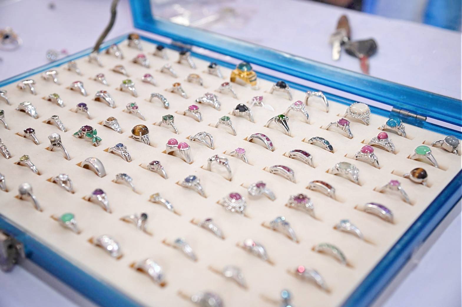 รองอธิบดีร่วมงานเปิดตลาดต้องชม ตลาดพลอย จังหวัดจันทบุรี