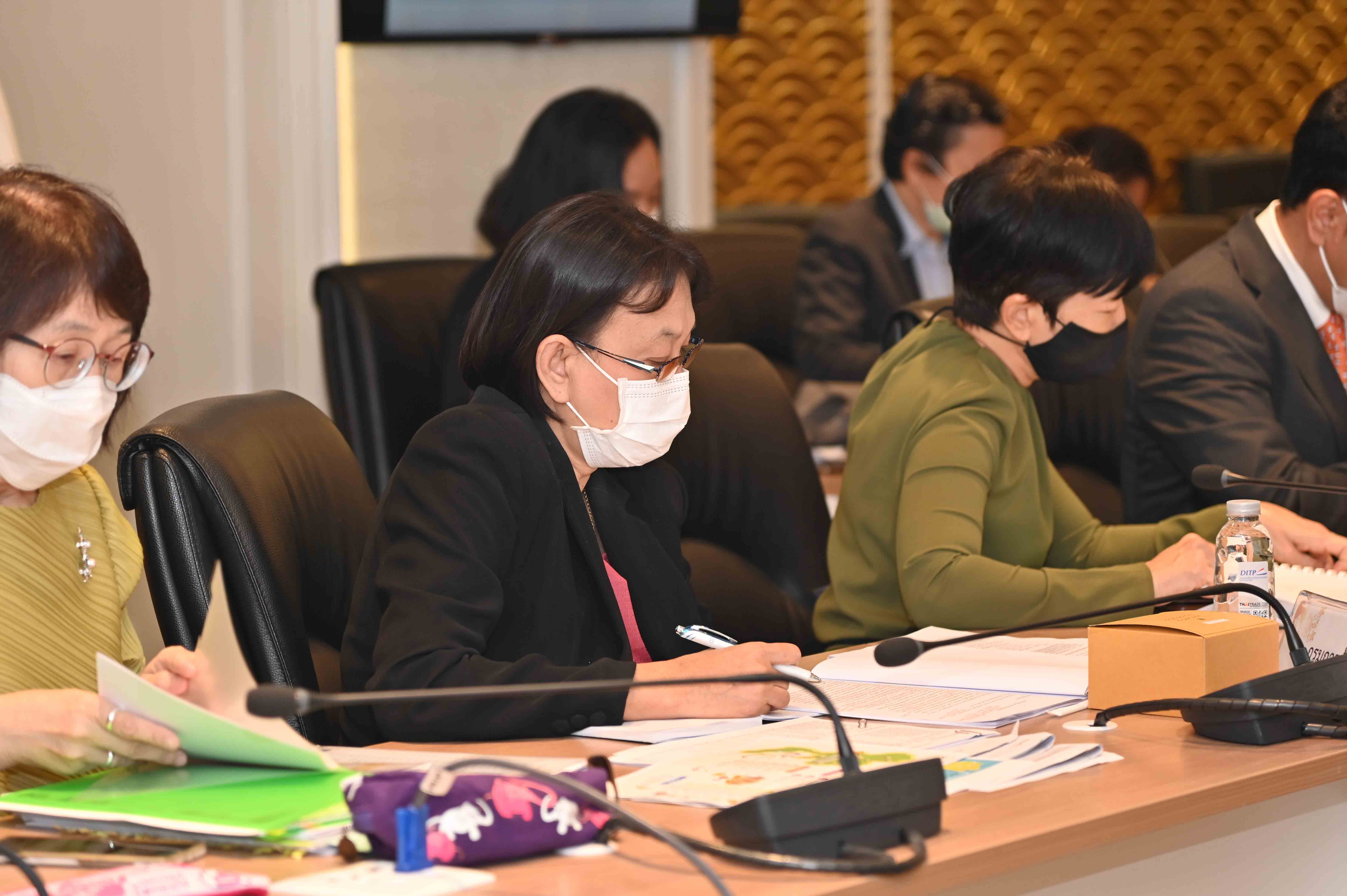 รองอธิบดีกรมการค้าภายใน ร่วมประชุมแลกเปลี่ยนข้อคิดเห็นของคณะกรรมาธิการการแก้ปัญหาความยากจนและลดความเหลื่อมล้ำ