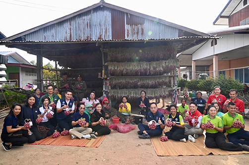 “พาณิชย์” ลงพื้นที่ติดตามหอมแดงศรีสะเกษ  นำผู้ส่งออกและผู้ประกอบการเข้าซื้อเต็มสูบ