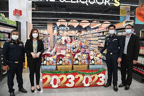 พาณิชย์ตรวจราคากระเช้าของขวัญเเละสินค้าอุปโภคบริโภคในช่วงใกล้เทศกาลปีใหม่