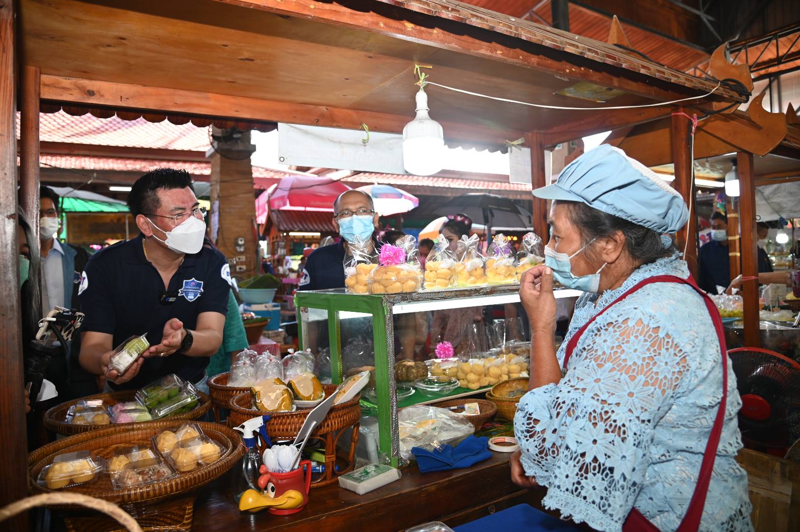  อธิบดีกรมการค้าภายใน ตรวจเยี่ยมกิจกรรมส่งเสริมการท่องเที่ยวตลาดชุมชน ในช่วงเทศกาลปีใหม่