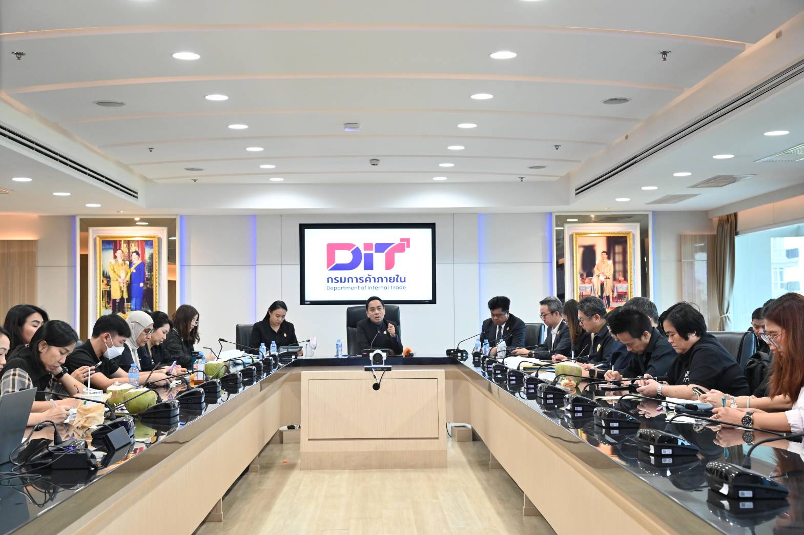 ข่าวเลขที่ 66/2569 พาณิชย์ วางแผนบริหารจัดการการค้าภายในประเทศ เน้นเชิงรุก ดูแลสินค้าเกษตร–ค่าครองชีพ–ผู้ประกอบการ รับมือเศรษฐกิจผันผวน ปี 2569 (30 มกราคม 2569)