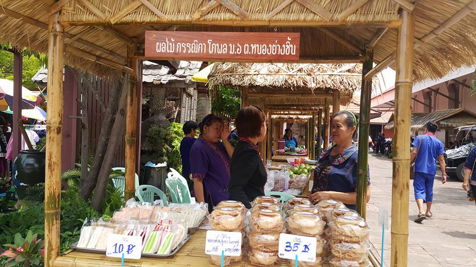 22820_แผงค้าในตลาด.jpg
