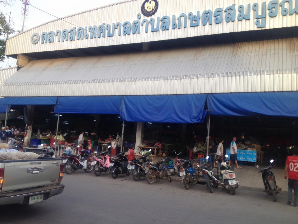 33464_ด้านหน้าตลาด.jpg