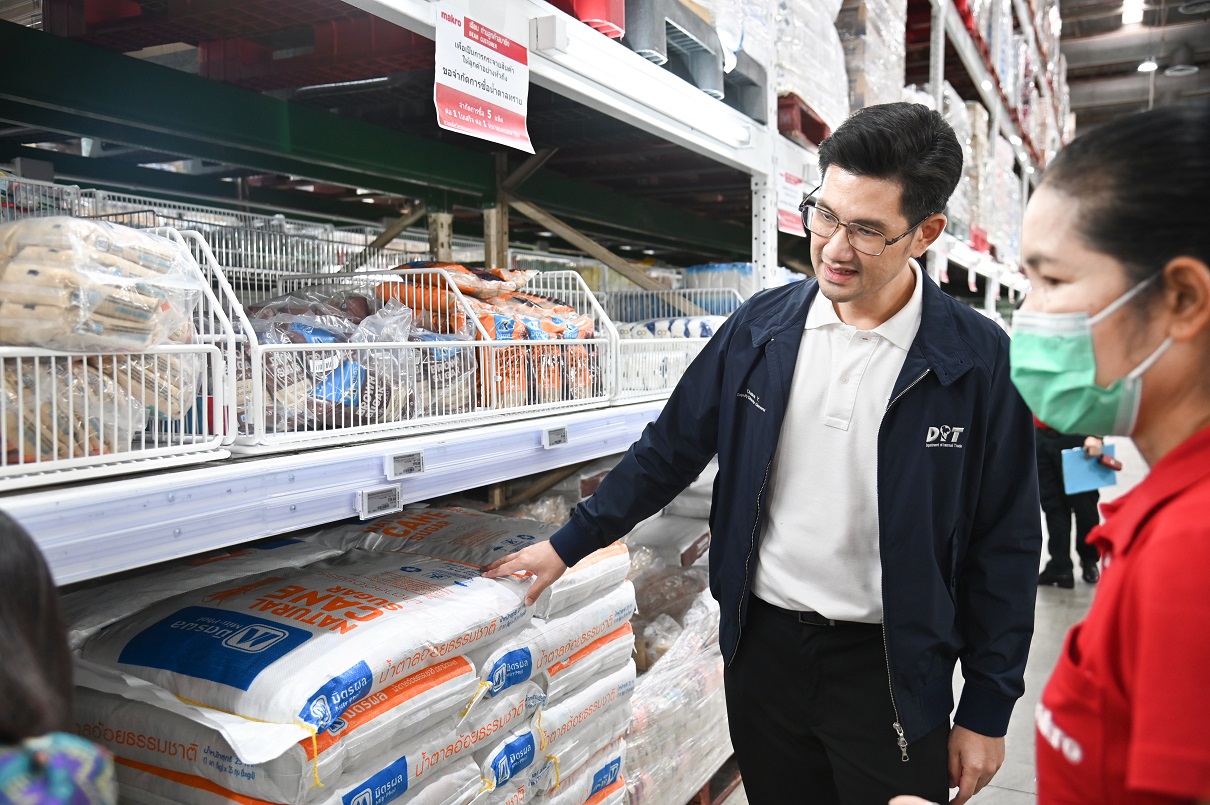 พาณิชย์เกาะติดสถานการณ์ราคาและปริมาณสินค้า ห้างหั่นราคาช่วยค่าครองชีพ