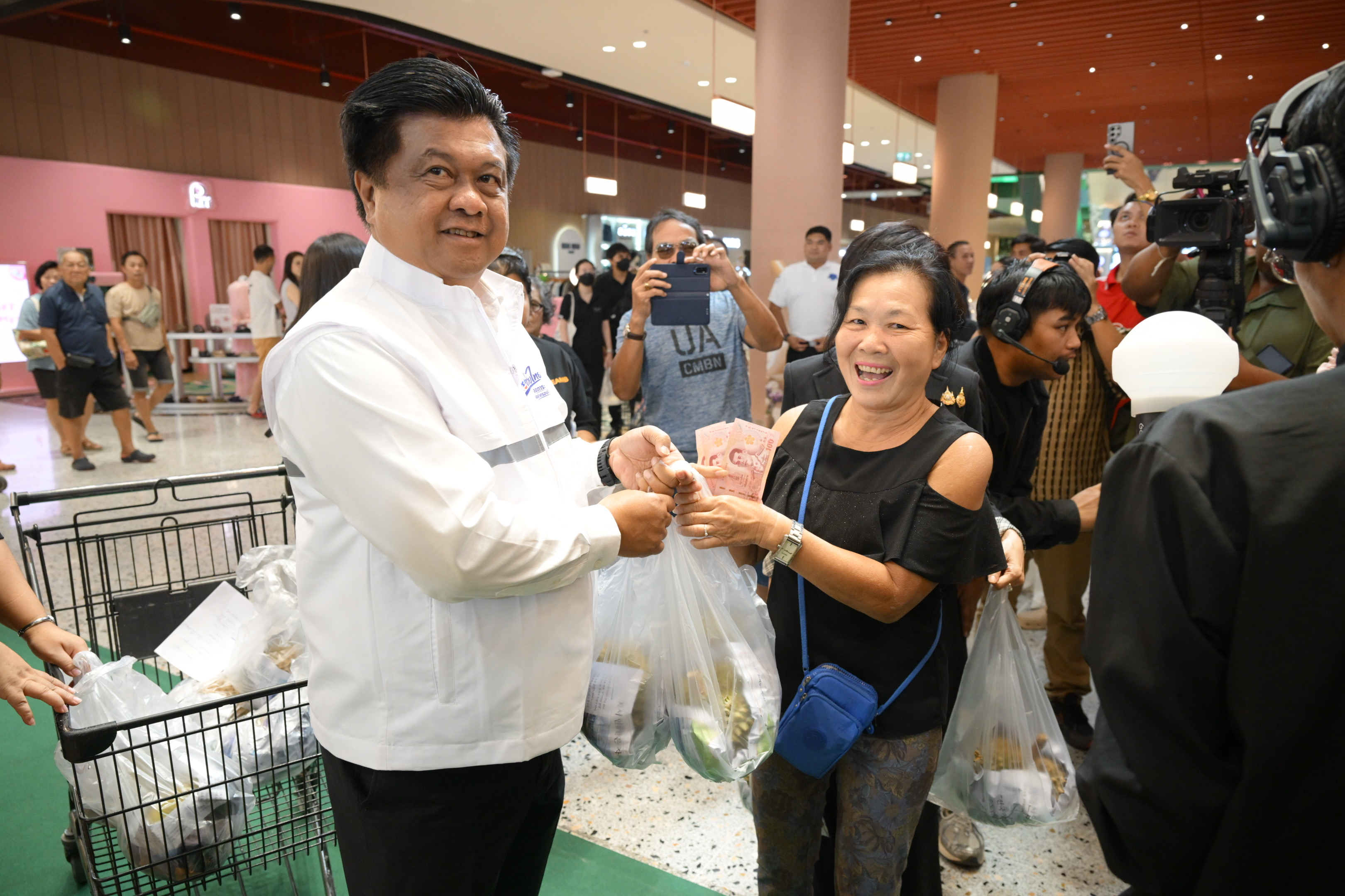 ข่าวเลขที่ 197/2569 กรมการค้าภายในชวนชิมทุเรียนไทยใน “Thailand Durian Festival 2026” เร่งกระจายผลผลิต–เพิ่มช่องทางขาย ช่วยเกษตรกรสร้างรายได้ คาดเงินสะพัดกว่า 20 ล้านบาท (14 สิงหาคม 2569)